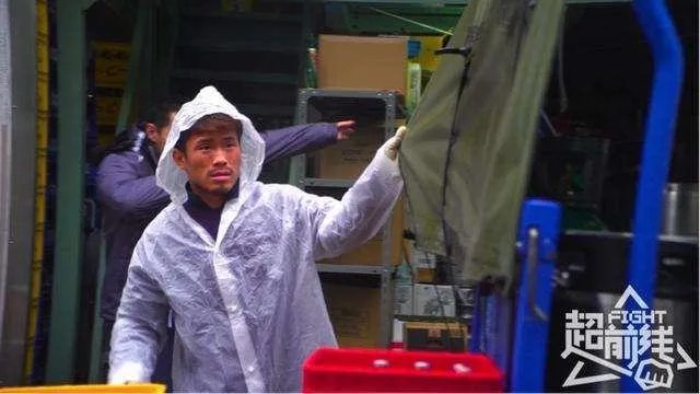 如何看待邹市明称拳王卫冕战被人暗动手脚，曾遭受匪夷所思的干扰？