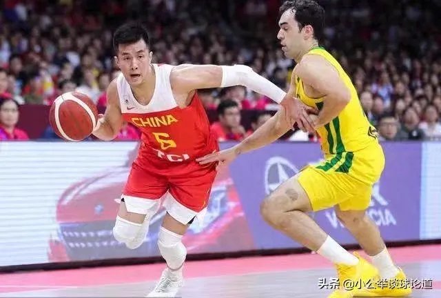 网友翻了郭艾伦和易建联的微博,前者大多是综艺,后者大多是篮球,你怎么看?