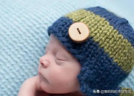 哺乳期妈妈涨奶挤奶的时候宝宝都很快就醒来是怎么回事