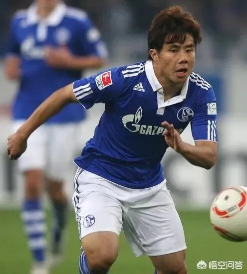 如何看待张玉宁坚持在荷兰踢球？