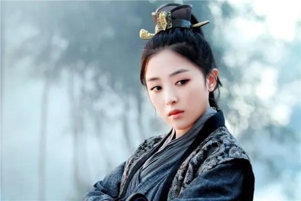 网爆彭冠英张含韵已经领证结婚，为何两人恋爱能如此低调？