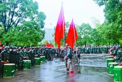 九八抗洪援建火神山的他再次守堤