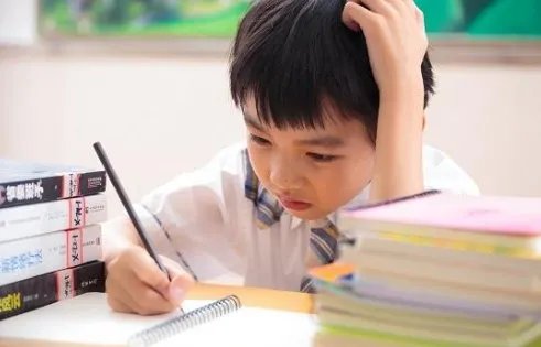 建议取消1至3年级家庭作业新，正确吗？