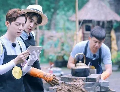 何炅老师都做过哪些替人解难的事情?