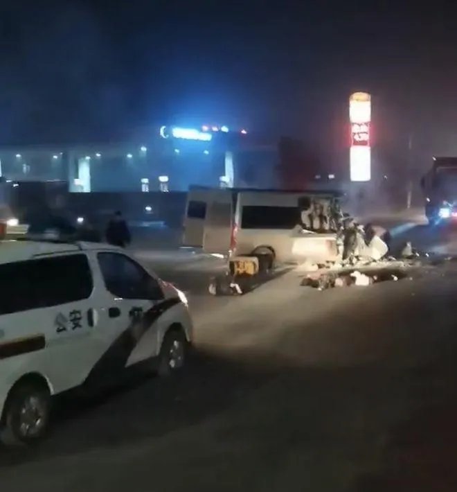 河南安阳汤阴车祸导致6死5伤,该事件中违反了哪些交通法规?