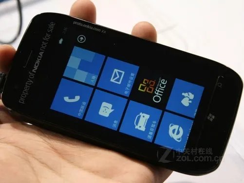 四核One X领衔 4月份新上市手机大盘点