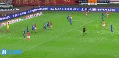 粤媒及球迷都认为，叶重秋对郜林犯规性质恶劣，出示黄牌量刑太轻，对此你怎么看？