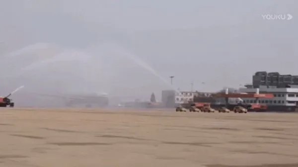 机场水门最高礼遇迎接烈士遗骸,过水门寓意着什么?