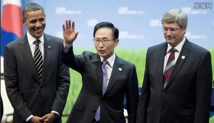 李明博拒狱中调查 李明博因何事被判入狱