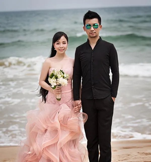 草帽姐卖惨被批炒作,嫁初恋的王二妮如今咋样?