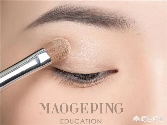 学习化烟熏妆的步骤,清纯优雅的烟熏妆?