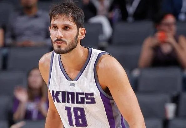 勇士队的卡斯比三分那么准，为什么都不投了？