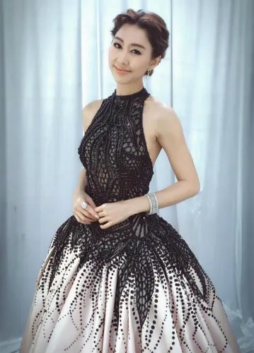 胡杏儿给闺蜜团喝母乳了吗？