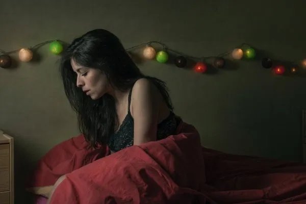 女子与驾校教练喝酒后酒店身亡，警方排除被杀，此案存在哪些细节有疑问？