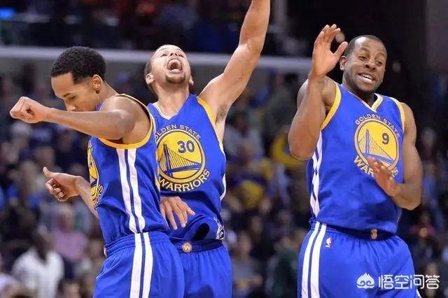 勇士击败开拓者，伊戈达拉将球砸向观众遭驱逐，他需要向球迷支付赔偿金吗？你怎么看？