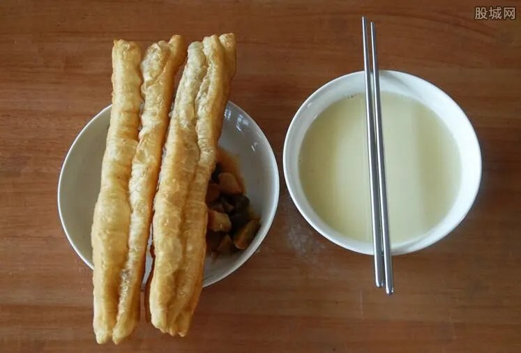 卖油条年入30万 卖油条收入高背后辛酸无人知