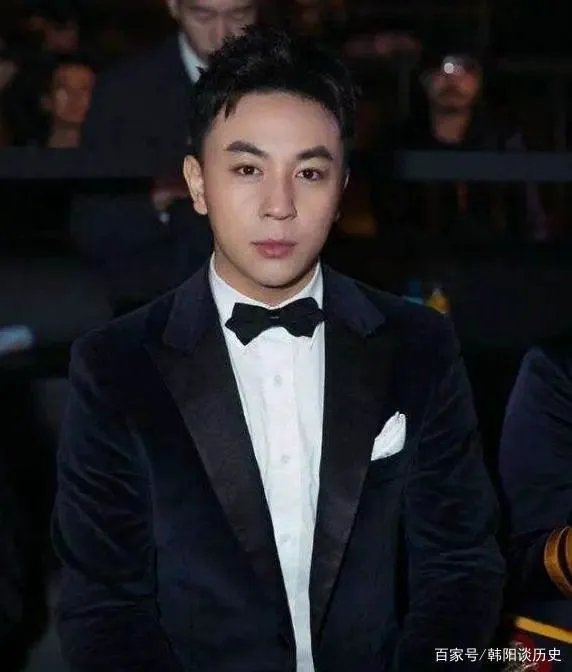 向华强都不敢惹,王宝强要行晚辈礼,释小龙究竟是什么身份?