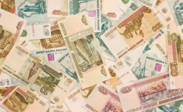 俄乌冲突加剧下，俄罗斯卢布大幅贬值的情况下，有多少富豪因此受到了影响？