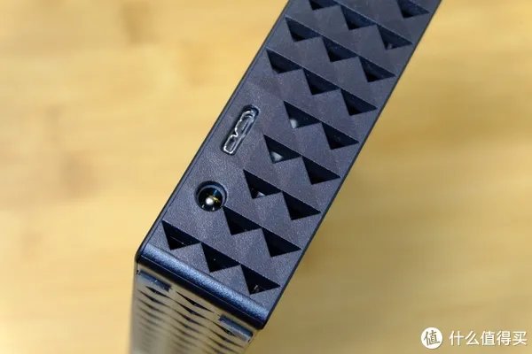 西数Elements,西数Mybooks,希捷Expansion三款移动硬盘拆解方法。