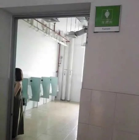 高校女厕现小便池：男女要公用厕所吗具体详细情况揭开