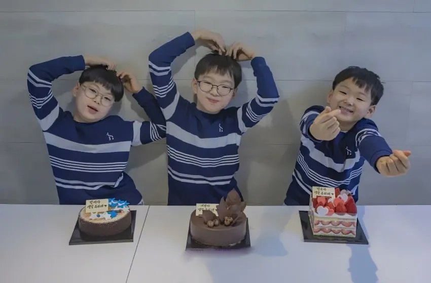 宋家三胞胎9岁生日合照,照片内容都呈现了什么信息?