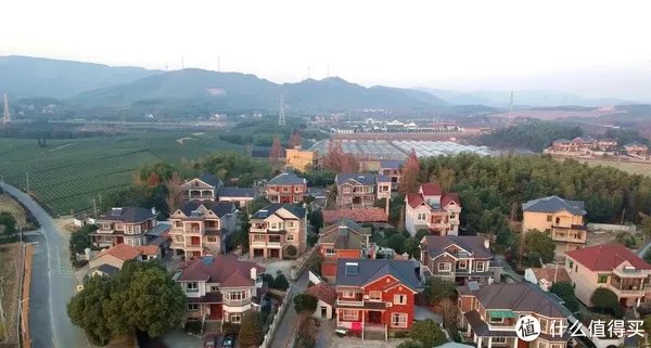 明星豪宅有啥好羡慕的，中国真正的千万豪宅都在农村！