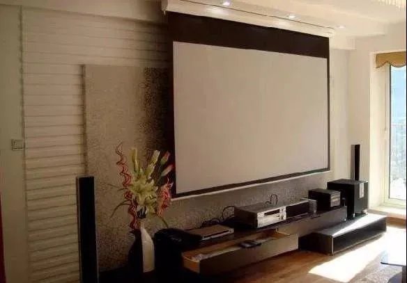 投影仪幕布是买硬幕还是软幕好?二者之间究竟有什么区别