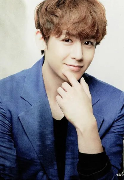 尼坤tiffany牵手图 两人恋爱夜店遭拍