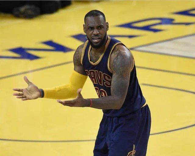 联盟近十年裁判对乐邦过分不待见，是否是詹姆斯无法得更多冠军的主因之一？