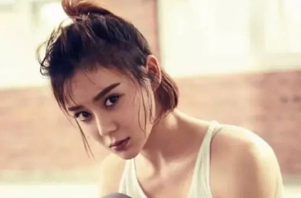 袁姗姗离开于正后就没什么资源了,为何要离开于正这么好的靠山?