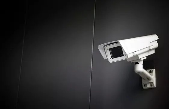 儿子报警称被父亲用摄像头监控是怎么回事？