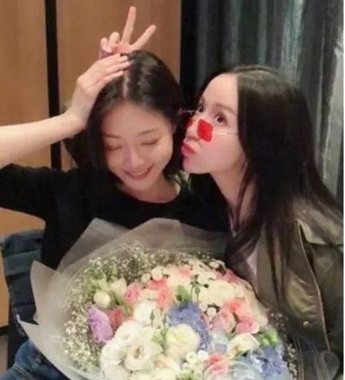 娄艺潇邓家佳关系很好吗?