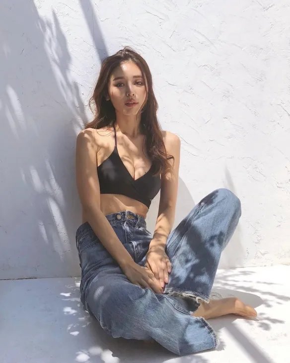 成熟的女人味是藏不住的！岛国御姐“加治瞳”美照赏