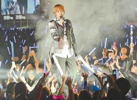 五月天跨年演唱会疑有隔离者入场，官方如何回应？