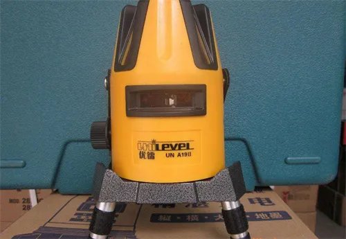 红外线水平仪如何使用