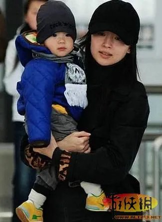 董洁潘粤明离婚内幕!网曝儿子顶顶非俩人亲生