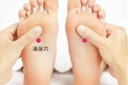 右脚底一用点力就痛要怎样按摩图片