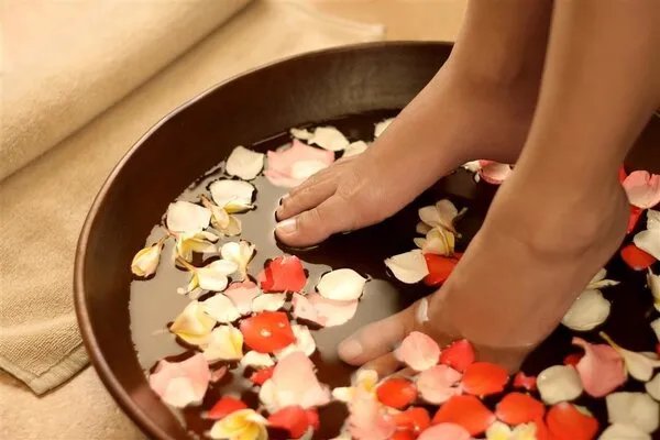 年轻人的“小寒腿”不能随便用热敷,医生推荐3个护膝妙招