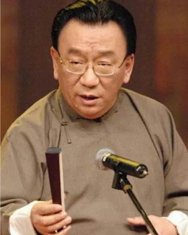 你现在怎么看待侯耀华?