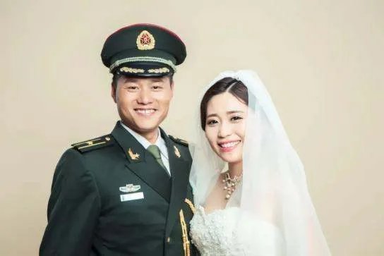 北京一军嫂跨越3600公里骑马见丈夫，你如何评价军嫂的这一行为？