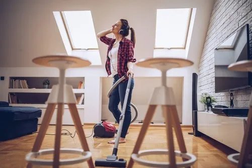 买扫地机器人还是吸尘器 看完你就明白了