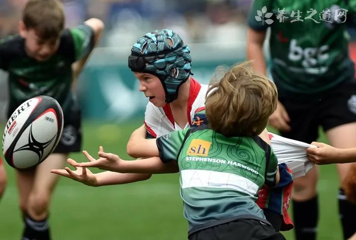 塔克吹哈登耳朵是怎么回事?为什么塔克会吹哈登的耳朵?