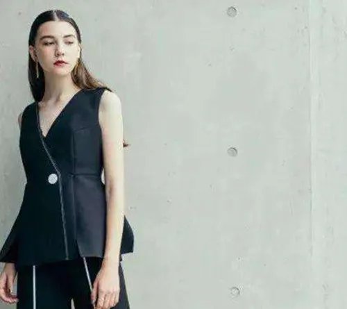 女模特走秀时死亡经历了什么 模特璀璨人生竟然穷困潦倒