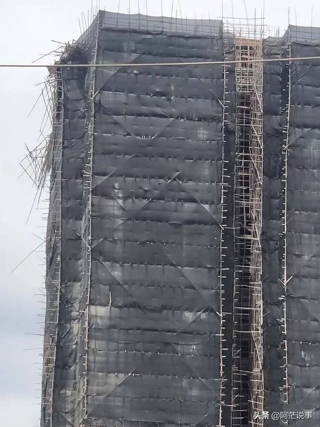 广东河源一在建高楼发生坍塌，造成8名工人死亡，怎么回事？