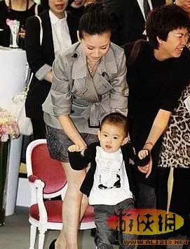 董洁潘粤明离婚内幕!网曝儿子顶顶非俩人亲生