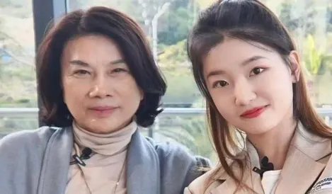 董明珠直播愤怒离场！现场黑脸气场强大，女主播圆场未能救场，发生了啥？