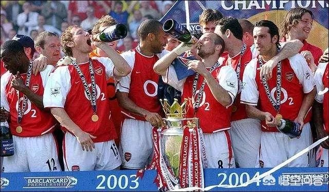 阿森纳下赛季新球衣被曝光,复古造型由阿迪达斯赞助,球迷嫌它丑,你觉得怎么样?