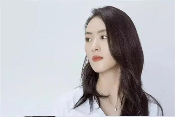 《三十而已》开播8.1分，当初辞演的佟丽娅现在心情如何？