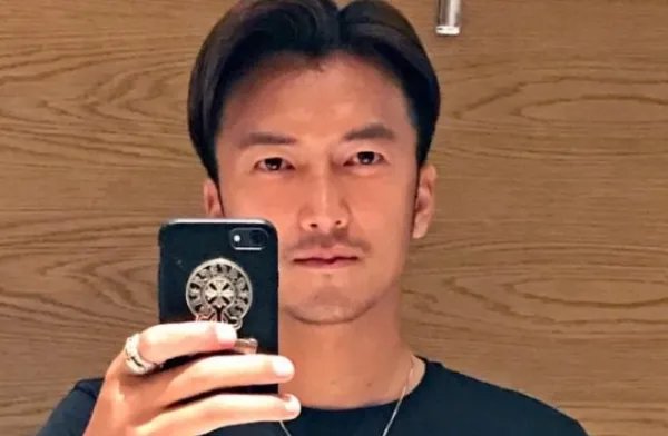 快递小伙因为长相酷似谢霆锋，不顾母亲反对花重金整容，如今怎么样了？