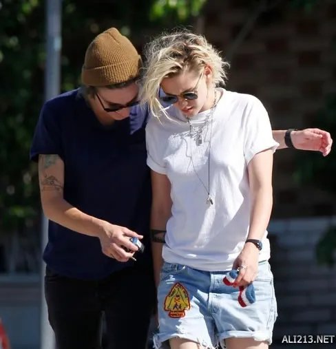 暮光女向女友求婚：已成功展开同居生活（图）